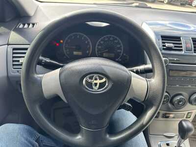 2011 Toyota Corolla, $3200. Photo 5