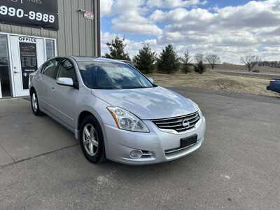 2012 Nissan Altima, $3500. Photo 3