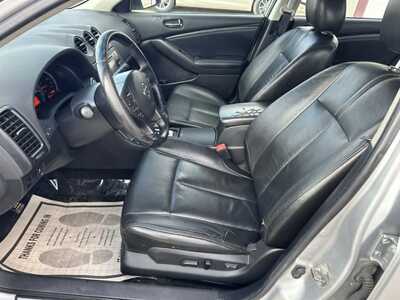 2012 Nissan Altima, $3500. Photo 8