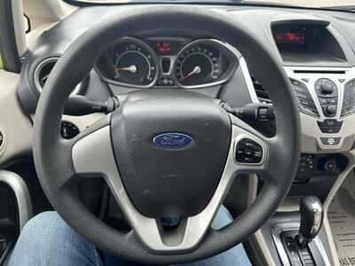 2012 Ford Fiesta, $3400. Photo 5