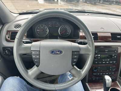 2007 Ford Five Hundred, $1999. Photo 5
