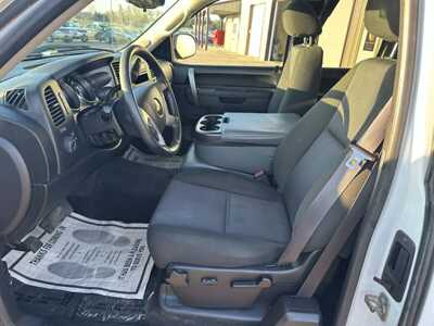 2013 Chevrolet 1500 Ext Cab, $8500. Photo 6