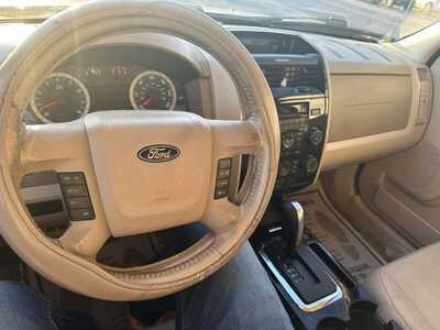 2010 Ford Escape, $3999. Photo 11