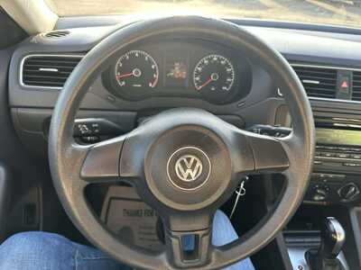 2012 Volkswagen Jetta, $2700. Photo 5