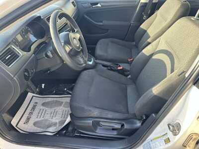 2012 Volkswagen Jetta, $2700. Photo 7