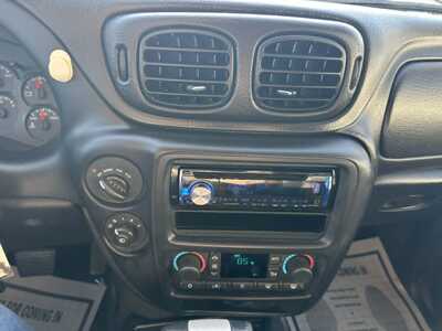 2005 Chevrolet TrailBlazer EXT, $3999. Photo 12