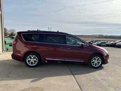2017 Chrysler Pacifica, $7500. Photo 11