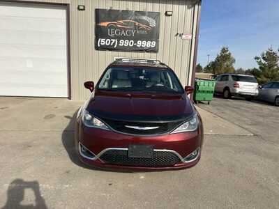 2017 Chrysler Pacifica, $7500. Photo 2