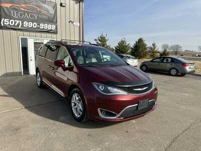 2017 Chrysler Pacifica, $7500. Photo 3