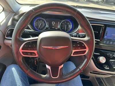 2017 Chrysler Pacifica, $7500. Photo 5