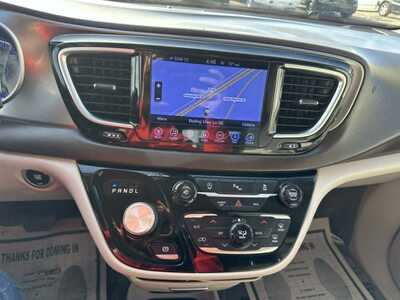 2017 Chrysler Pacifica, $7500. Photo 6