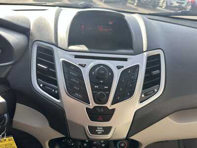 2012 Ford Fiesta, $3400. Photo 12