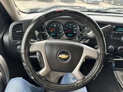 2010 Chevrolet 1500 Crew Cab, $4999. Photo 5