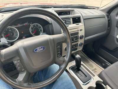 2011 Ford Escape, $2500. Photo 11
