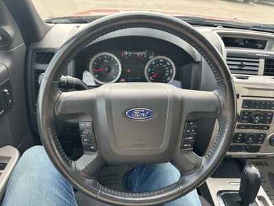 2011 Ford Escape, $2500. Photo 5