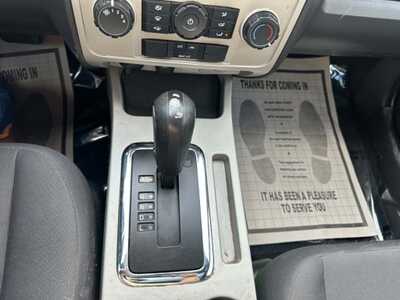 2011 Ford Escape, $2500. Photo 6