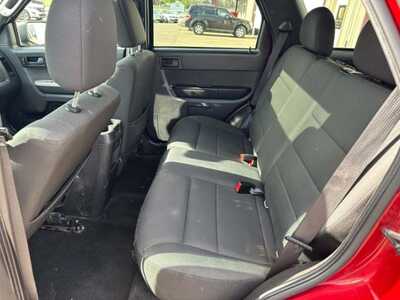2011 Ford Escape, $2500. Photo 8