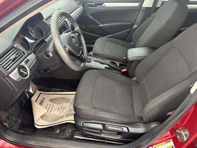 2016 Volkswagen Passat, $4999. Photo 8