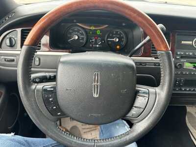 2007 Lincoln Town Car, $2200. Photo 4