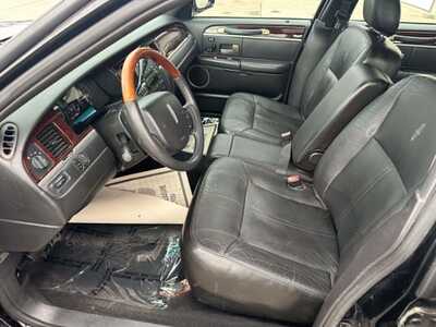 2007 Lincoln Town Car, $2200. Photo 5