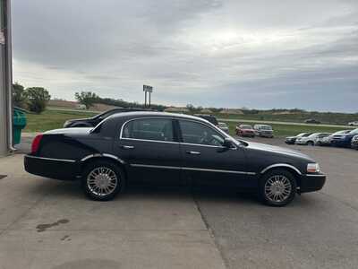 2007 Lincoln Town Car, $2200. Photo 8