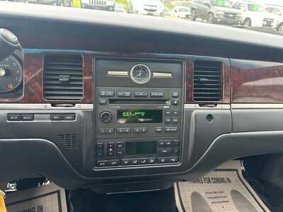 2007 Lincoln Town Car, $2200. Photo 10