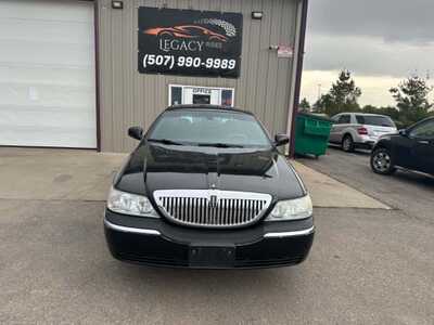 2007 Lincoln Town Car, $2200. Photo 2
