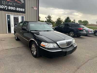 2007 Lincoln Town Car, $2200. Photo 3