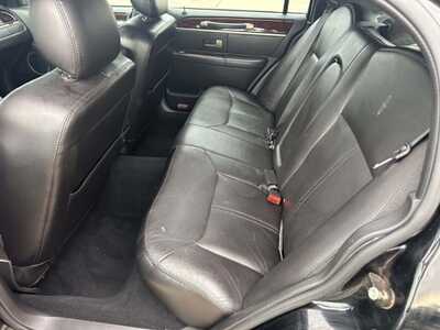 2007 Lincoln Town Car, $2200. Photo 6