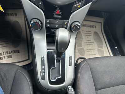 2012 Chevrolet Cruze, $3600. Photo 6