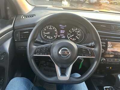 2018 Nissan Rogue, $4999. Photo 5