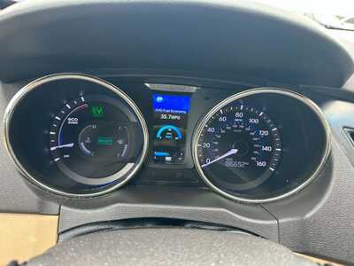 2012 Hyundai Sonata, $4600. Photo 4