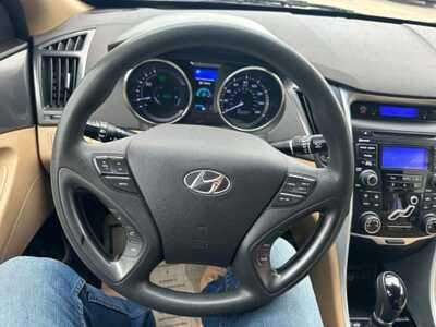 2012 Hyundai Sonata, $4600. Photo 5