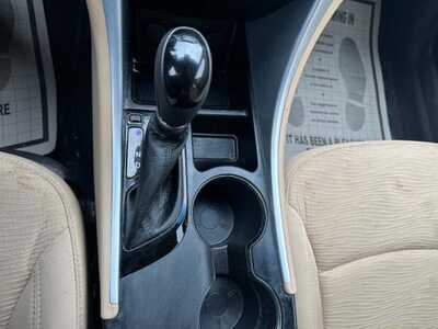 2012 Hyundai Sonata, $4600. Photo 6