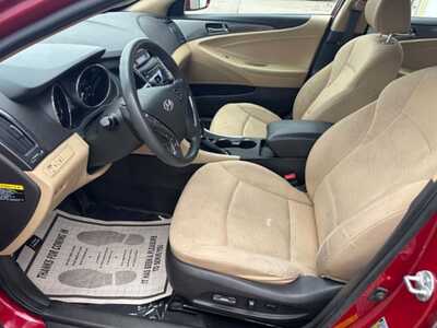 2012 Hyundai Sonata, $4600. Photo 7