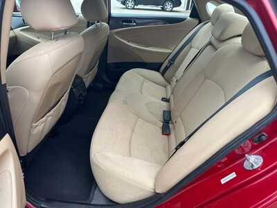 2012 Hyundai Sonata, $4600. Photo 8