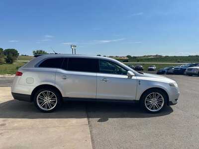 2013 Lincoln MKT, $4999. Photo 12