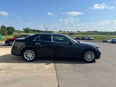 2014 Chrysler 300, $2600. Photo 10