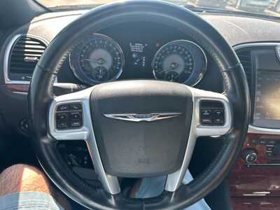 2014 Chrysler 300, $2600. Photo 5