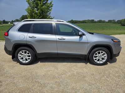2017 Jeep Cherokee, $8495. Photo 5