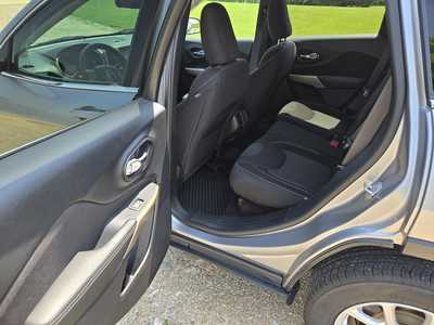 2017 Jeep Cherokee, $8495. Photo 9