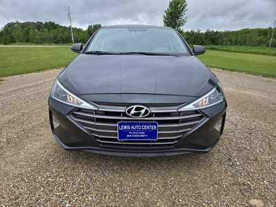 2020 Hyundai Elantra, $9395. Photo 3