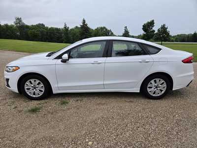 2019 Ford Fusion, $10795. Photo 4