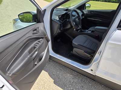 2019 Ford Escape, $10895. Photo 8