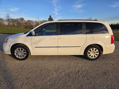 2015 Chrysler Town & Country, $6695. Photo 1