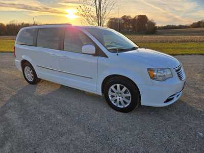 2015 Chrysler Town & Country, $6695. Photo 4