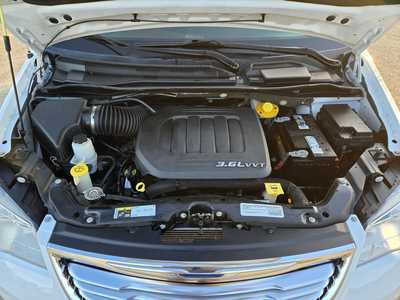 2015 Chrysler Town & Country, $6695. Photo 7