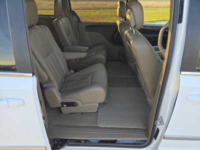 2015 Chrysler Town & Country, $6695. Photo 11