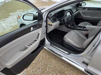 2015 Hyundai Sonata, $8795. Photo 8
