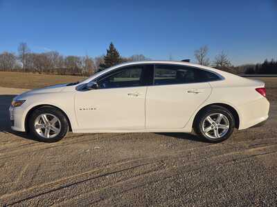 2021 Chevrolet Malibu, $13895. Photo 1